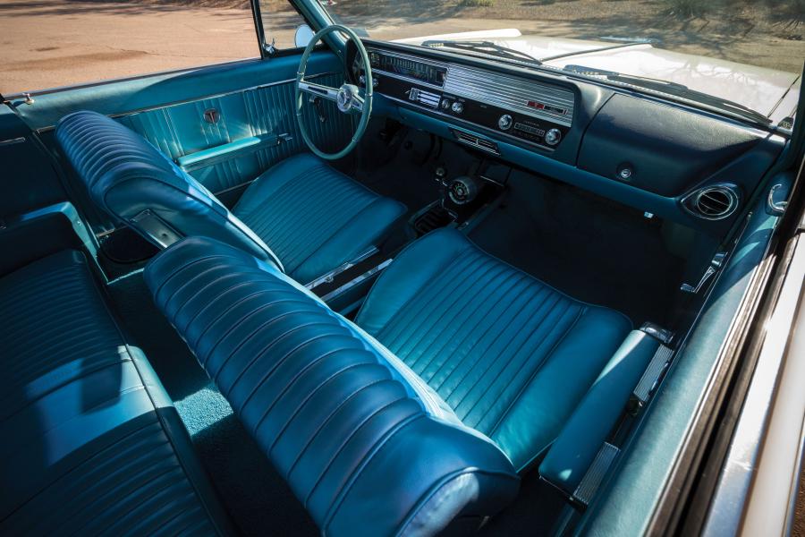Интерьер Oldsmobile F-85 Cutlass 442 Holiday Coupe (3237) 1964 года  (фото 6 из 14)